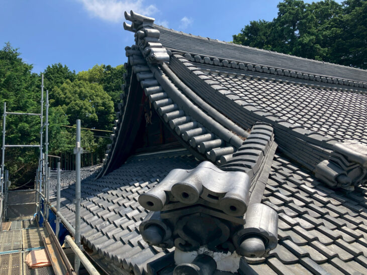   【豊川市】神社屋根修繕工事｜瓦屋根と銅板部分を修繕し、歴史ある外観を維持