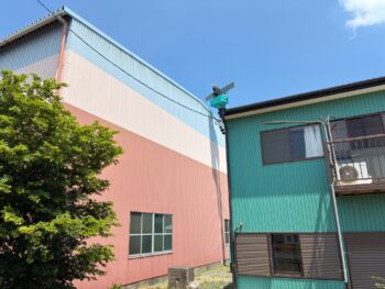 クレーン車で搬入