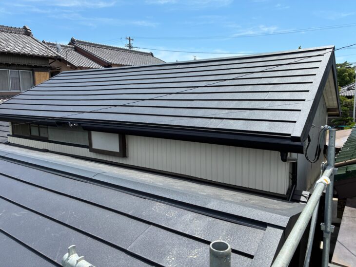   【豊川市御津町】瓦屋根葺き替え工事｜既存瓦を撤去し金属屋根へ改修